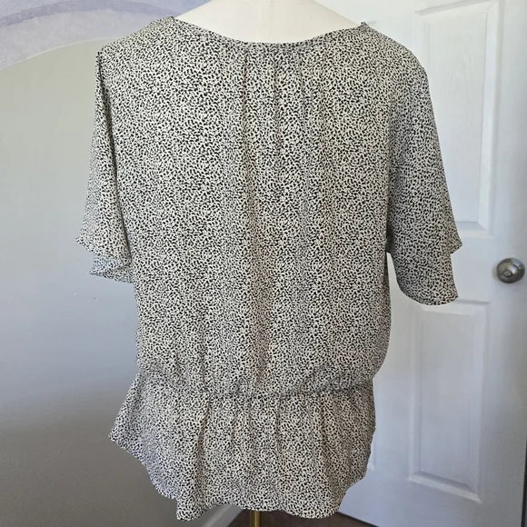 Sienna Sky | Large | Tie Front V-Neck Animal Print Blouse - Picture 4 of 9